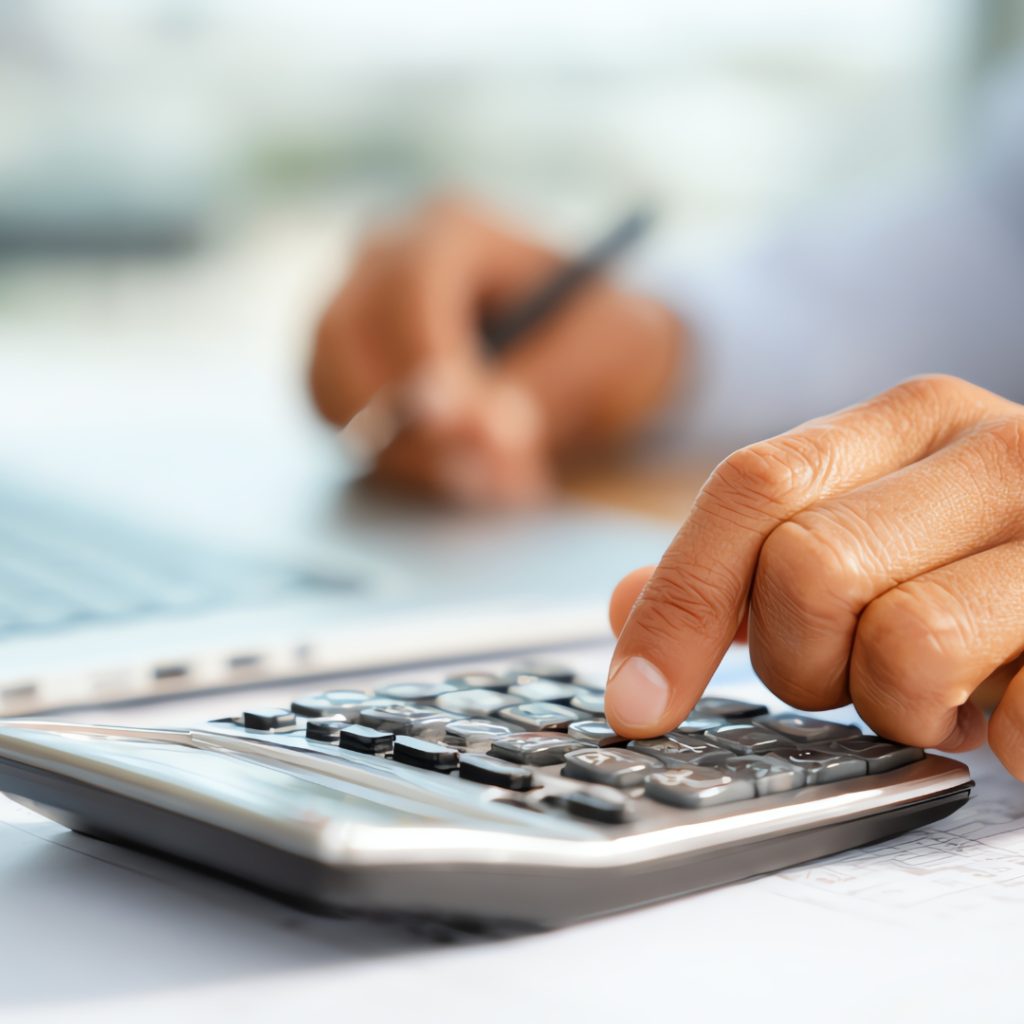accountant calculating rent, how is section 8 rent calculated